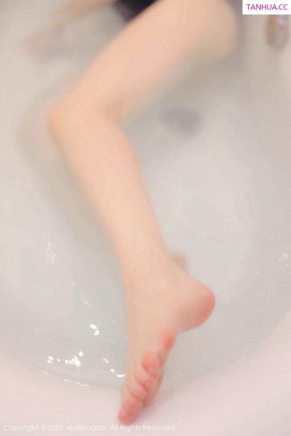   [XiuRen]高清写真图 2023.10.12 No.7499 林悠悠 浴缸美腿第44张图片